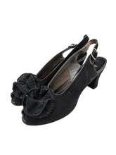 Load image into Gallery viewer, 1940s Black Suede Flower Slingback Shoes