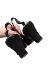 Load image into Gallery viewer, 1940s Black Suede Flower Slingback Shoes