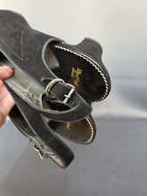 Load image into Gallery viewer, 1940s Black Suede Flower Slingback Shoes