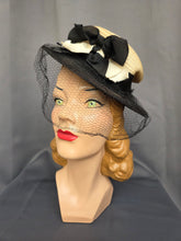 Load image into Gallery viewer, 1940s Black and Cream Straw/Raffia Tilt Hat