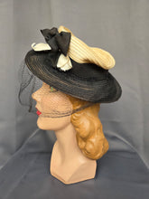 Load image into Gallery viewer, 1940s Black and Cream Straw/Raffia Tilt Hat