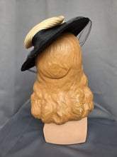 Load image into Gallery viewer, 1940s Black and Cream Straw/Raffia Tilt Hat