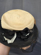 Load image into Gallery viewer, 1940s Black and Cream Straw/Raffia Tilt Hat