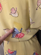 Load image into Gallery viewer, 1940s Acid Yellow, Black, White, Beige, Pink and Blue Novelty Print Leaf Dress