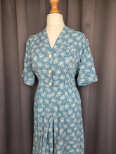 Load image into Gallery viewer, 1940s Teal and White Novelty Hat Print Dress