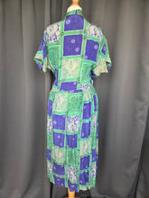 Load image into Gallery viewer, 1940s Blue/Purple and Green Tile Print Silk Dress