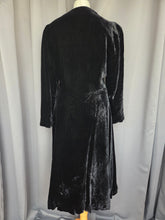 Load image into Gallery viewer, 1930s Black Soft Velvet Fit and Flare Coat