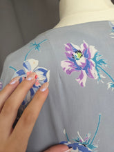 Load image into Gallery viewer, 1940s Pale Grey Multicoloured Flower Dress