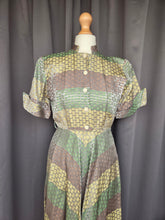 Load image into Gallery viewer, Late 1940s Green, Gold and Taupe Dress