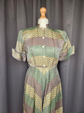 Load image into Gallery viewer, Late 1940s Green, Gold and Taupe Dress