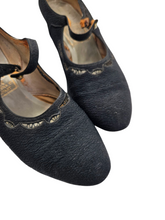 Load image into Gallery viewer, 1920s Black Fabric Shoes With Rhinestone Button