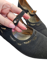 Load image into Gallery viewer, 1920s Black Fabric Shoes With Rhinestone Button