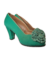 Load image into Gallery viewer, 1940s Green Canvas Flower Court Shoes
