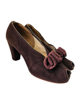 Load image into Gallery viewer, 1940s Brown Suede Bow Peep Toe Shoes