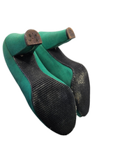 Load image into Gallery viewer, 1940s Green Canvas Flower Court Shoes