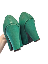 Load image into Gallery viewer, 1940s Green Canvas Flower Court Shoes