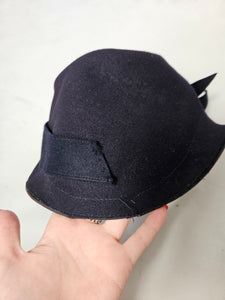 1940s Navy Blue Felt Tilt Hat With Flower Band