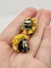 Load image into Gallery viewer, 1940s Yellow Celluloid Flower/Wavy Earrings

