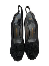 Load image into Gallery viewer, 1940s Black Suede Flower Slingback Shoes
