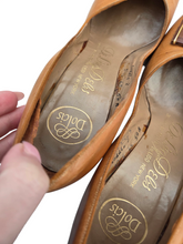 Load image into Gallery viewer, 1940s Cinnamon/Tan Leather Court Shoes
