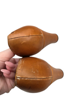 Load image into Gallery viewer, 1940s Cinnamon/Tan Leather Court Shoes

