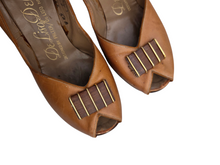 Load image into Gallery viewer, 1940s Cinnamon/Tan Leather Court Shoes
