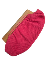 Load image into Gallery viewer, 1940s Hot Pink Knitted Clutch Bag With Wooden Frame
