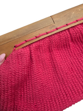 Load image into Gallery viewer, 1940s Hot Pink Knitted Clutch Bag With Wooden Frame
