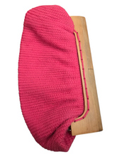 Load image into Gallery viewer, 1940s Hot Pink Knitted Clutch Bag With Wooden Frame
