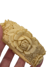Load image into Gallery viewer, 1940s Chunky Celluloid Rose Bangle
