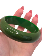 Load image into Gallery viewer, 1940s Dark Green Bakelite Bangle
