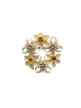 Load image into Gallery viewer, 1940s Edelweiss Daffodil Brooch
