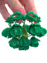 Load image into Gallery viewer, 1940s Huge Green Celluloid Dangly Leaf Brooch
