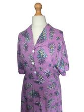 Load image into Gallery viewer, 1940s Lilac Multicoloured Flower Dress With White Buttons
