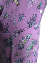 Load image into Gallery viewer, 1940s Lilac Multicoloured Flower Dress With White Buttons
