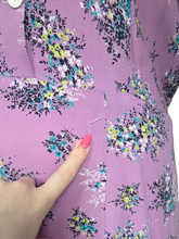 Load image into Gallery viewer, 1940s Lilac Multicoloured Flower Dress With White Buttons
