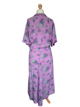Load image into Gallery viewer, 1940s Lilac Multicoloured Flower Dress With White Buttons
