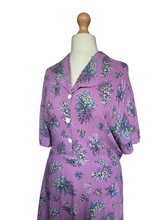 Load image into Gallery viewer, 1940s Lilac Multicoloured Flower Dress With White Buttons
