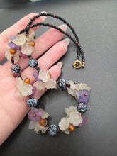 Load image into Gallery viewer, 1950s Lucite and Glass Flower Necklace
