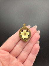 Load image into Gallery viewer, Late Victorian Primrose League Badge Button Hole
