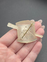 Load image into Gallery viewer, 1940s World War Two Celluloid US Drum Brooch
