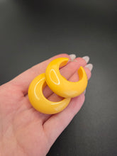 Load image into Gallery viewer, 1940s Buttermilk Yellow Bakelite Hoop Earrings
