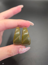 Load image into Gallery viewer, 1940s Dark Green Carved Bakelite Hoop Earrings
