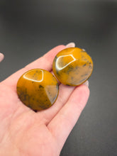 Load image into Gallery viewer, 1940s Giant and Chunky Blackberry and Butterscotch Bakelite Clip Earrings
