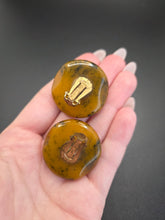 Load image into Gallery viewer, 1940s Giant and Chunky Blackberry and Butterscotch Bakelite Clip Earrings
