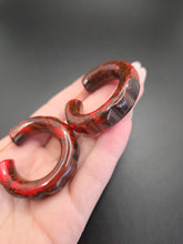 Load image into Gallery viewer, 1940s MEGA Black and Red Marbled Chunky Daisy Edge Hoop Earrings

