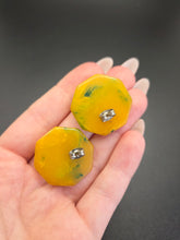 Load image into Gallery viewer, 1940s Blue and Yellow Marbled Bakelite Earrings
