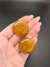Load image into Gallery viewer, 1940s Chunky Marbled Caramel Faceted Bakelite Earrings

