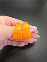 Load image into Gallery viewer, 1940s Huge Chunky Tequila Sunrise Orange/Yellow Bakelite Earrings
