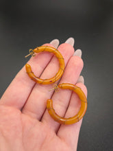 Load image into Gallery viewer, 1940s Orange Bakelite and Wire Hoop Earrings
